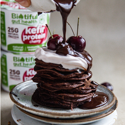 Delicious & Healthy Protein Chocolate Cherry Pancakes!